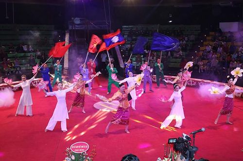 Giao lưu biểu diễn nghệ thuật xiếc hữu nghị Việt Nam-Lào