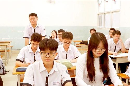 Đổi mới kiểm tra, đánh giá học sinh: Cần thiết nhưng cần lộ trình rõ ràng