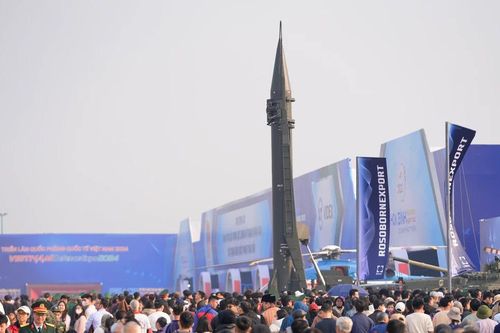 Khoảng 130.000 lượt người đến Triển lãm Quốc phòng quốc tế Việt Nam trong ngày đầu tiên
