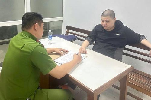 Đối tượng truy nã đặc biệt ra đầu thú sau 1 năm lẩn trốn