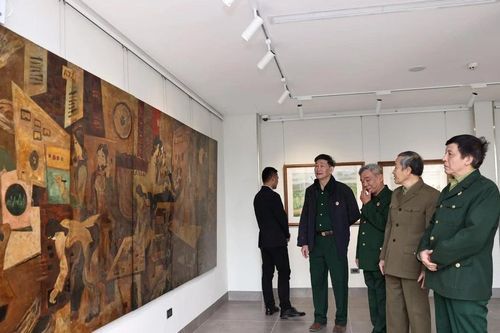 Nghệ sĩ chiến trường kể chuyện sử bằng hình và sắc