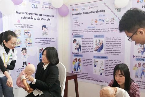 Sinh viên Huế trải nghiệm sơ cấp cứu ngoại viện, ứng phó thảm họa