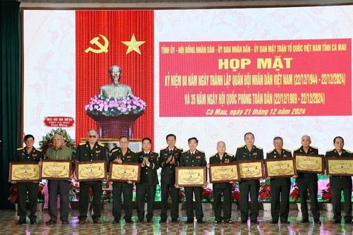 Xây dựng lực lượng vũ trang Cà Mau tinh – gọn – mạnh
