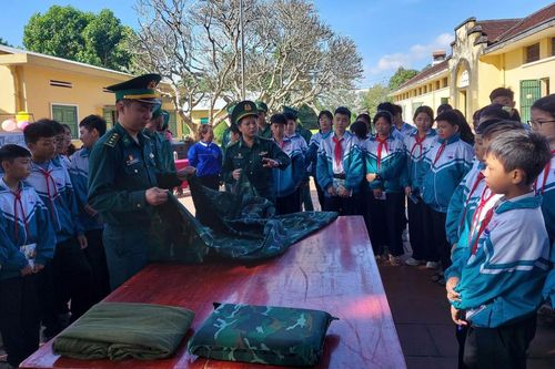 Hoạt động ngoại khóa, tuyên truyền Ngày thành lập QĐND Việt Nam