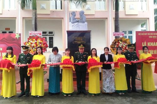 Khánh thành tượng đài 'Bác Hồ với chiến sỹ Biên phòng'