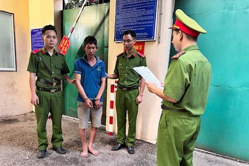 Bắt tạm giam đối tượng chống đối đo nồng độ cồn, dùng dao chém Công an