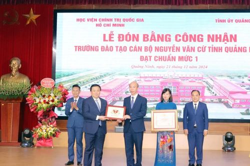Trường Đào tạo cán bộ Nguyễn Văn Cừ đón nhận đạt chuẩn mức 1