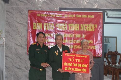 Bàn giao nhà tình nghĩa cho cựu quân nhân ở Bình Định