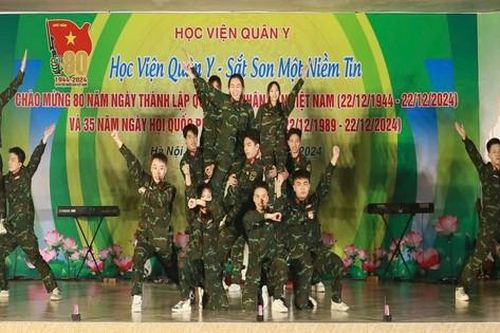 Sôi nổi dạ hội thanh niên 'Sắt son một niềm tin'