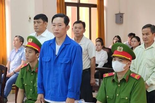 Cựu giám đốc trung tâm đăng kiểm móc ngoặc chủ gara để nhận tiền hối lộ