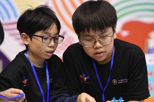 Thí sinh nhận 'mưa' giải thưởng Cuộc thi Vô địch Quốc gia STEM, AI và Robotics 2024