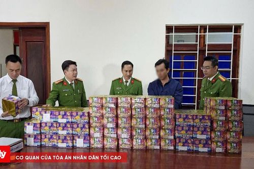 Bắt giữ đối tượng vận chuyển pháo lậu