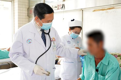 Điều trị thành công bệnh nhân bị sẹo hẹp khí quản và rò khí thực quản hiếm gặp