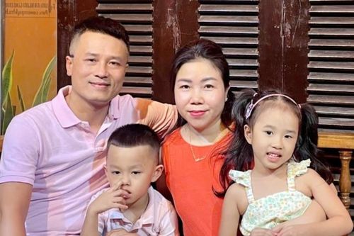 Gần 2 thập kỷ chờ đợi mới được hưởng hạnh phúc bế con