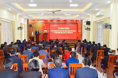 Nghệ An khai giảng lớp bồi dưỡng đối với công chức ngạch chuyên viên cao cấp
