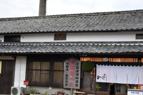 Nhật Bản nỗ lực để ngành sản xuất rượu sake truyền thống không thất truyền