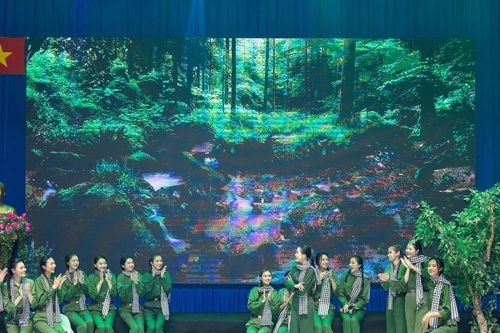 Thí sinh Hoa hậu Quốc gia 2024 tri ân người lính cụ Hồ với đêm nhạc cảm xúc