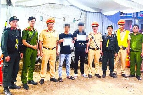 Tuần tra giao thông, phát hiện nhiều đối tượng dương tính với ma túy