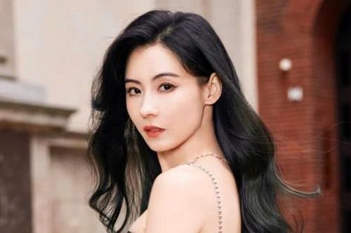 Bức ảnh chụp trộm Trương Bá Chi gây sốt