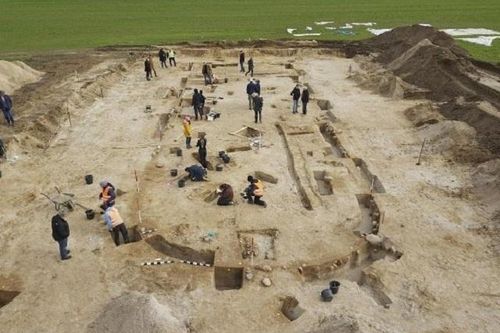 Phát hiện hội trường 3.000 năm tuổi, nghi vấn là của vị vua bí ẩn được mai táng trong quan tài vàng