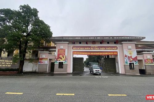Trưng dụng trụ sở cũ Bộ Chỉ huy quân sự tỉnh Thừa Thiên Huế làm trụ sở tạm của quận Phú Xuân