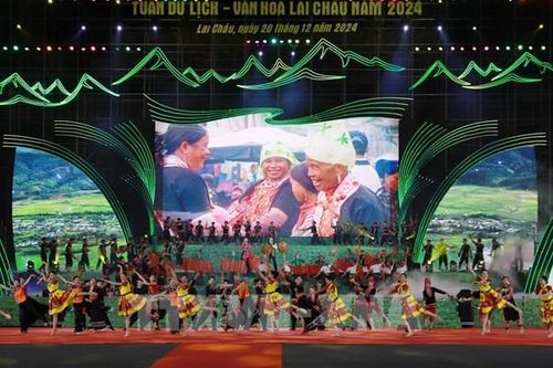 Về với những đỉnh núi Lai Châu kỳ vĩ
