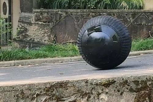 Robot tròn tự lăn, đi tuần tra cùng cảnh sát Trung Quốc
