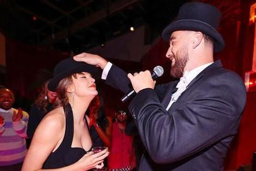 Tan chảy trước bất ngờ Travis Kelce dành cho bạn gái Taylor Swift