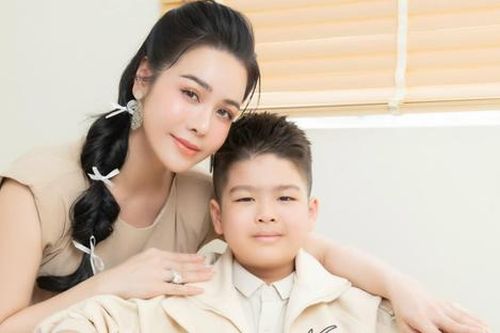 Nhật Kim Anh từng lo con không thích có em, nay xúc động kể lại hành động của quý tử