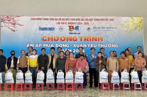 Gia Lai: Những món quà hạnh phúc cho người dân vùng biên dịp cuối năm