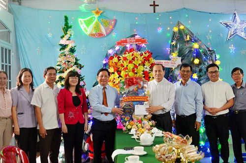 Chủ tịch UBND tỉnh An Giang thăm, chúc mừng Giáng sinh năm 2024