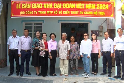 Bàn giao 35 căn nhà Đại đoàn kết trên địa bàn huyện Thoại Sơn