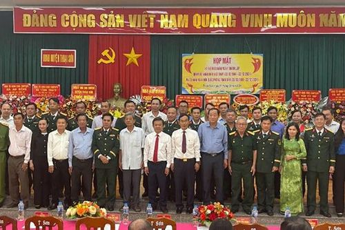 Thoại Sơn họp mặt kỷ niệm 80 năm Ngày thành lập Quân đội nhân dân Việt Nam