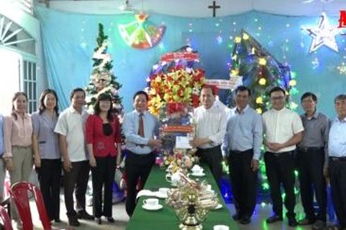 Chủ tịch UBND tỉnh An Giang thăm, chúc mừng Giáng sinh năm 2024