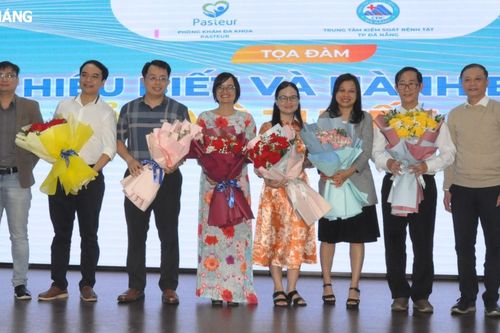 Tọa đàm 'Hiểu biết và hành động để bảo vệ tuyến giáp'