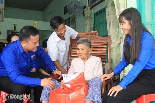 Giáo dục thế hệ trẻ về truyền thống 'bộ đội Cụ Hồ'