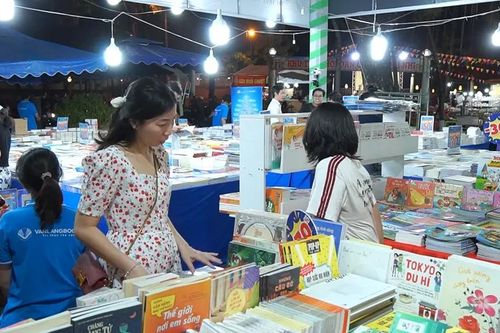 Chăm lo đời sống tinh thần của người dân