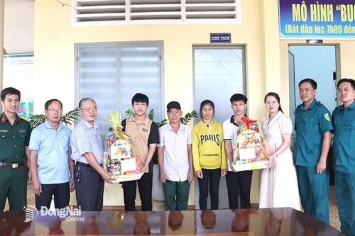 Củng cố vững chắc mối đoàn kết quân - dân