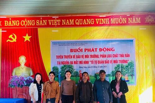 Ra mắt mô hình Tổ tự quản bảo vệ môi trường tại làng Đê Kôp-Doul