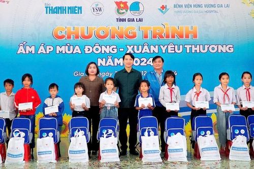 'Ấm áp mùa đông-Xuân yêu thương' tại xã Ia Lâu