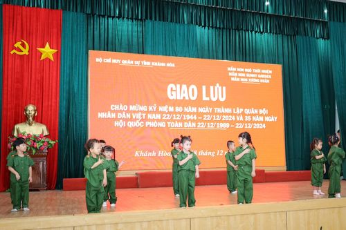 Bộ Chỉ huy Quân sự tỉnh Khánh Hòa đón hơn 1.500 học sinh đến tham quan