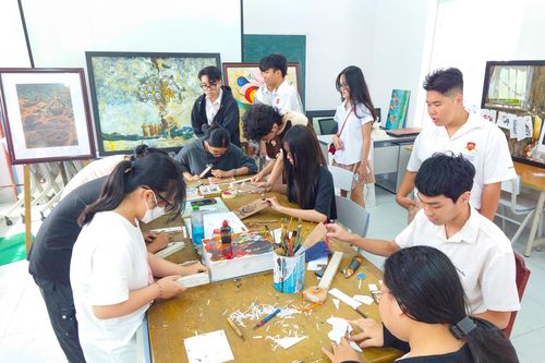 Trường Đại học Khánh Hòa: Tổ chức tham quan, hướng nghiệp cho học sinh Trường iSchool Nha Trang
