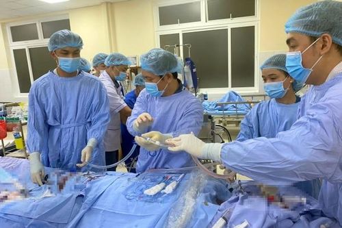 Bệnh viện Đa khoa Lâm Đồng cứu sống bệnh nhân người nước ngoài bằng kỹ thuật ECMO