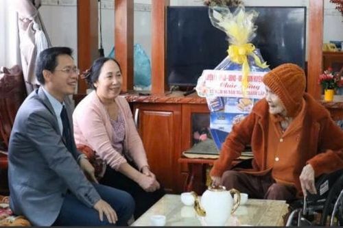 Lãnh đạo huyện Đức Trọng thăm, chúc mừng các đơn vị, cá nhân nhân Ngày thành lập Quân đội Nhân dân Việt Nam