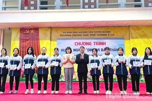 Hướng nghiệp Định vị bản thân cho học sinh lớp 12 tại Tuyên Quang