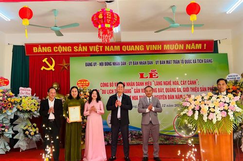 Phúc Thọ (Hà Nội): Đón nhận danh hiệu Làng nghề truyền thống hoa, cây cảnh xã Tích Giang