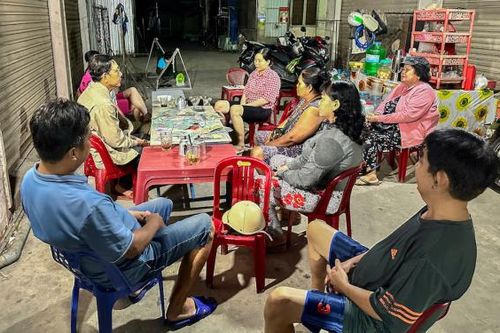'Tổ hợp cờ bạc' bên trong nhà lồng chợ ở Vĩnh Long