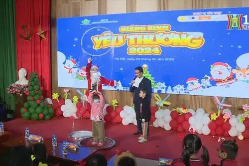 Giáng sinh ấm áp tại Bệnh viện Nhi Trung ương