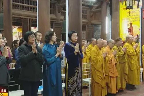 Dâng hương tưởng niệm nạn nhân đợt thảm sát bom B52