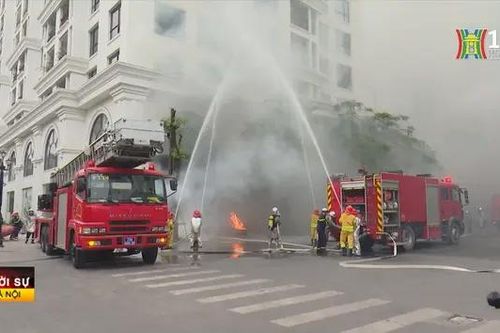 Hơn 500 người xử lý cháy giả định tại Royal City